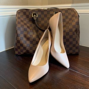 Banana Republic Nude pointed toe pumps - US 5.5